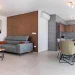 Apartment Rooftop 51 *